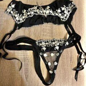 Black floral embroidered garter thong bra set, medium, 34B, light pink ribbon